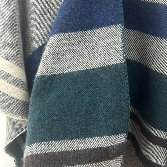 Poncho scarf nwt - Picture 2 of 4